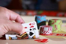 Excited Filipino player joining a live baccarat room on 1 ph mobile